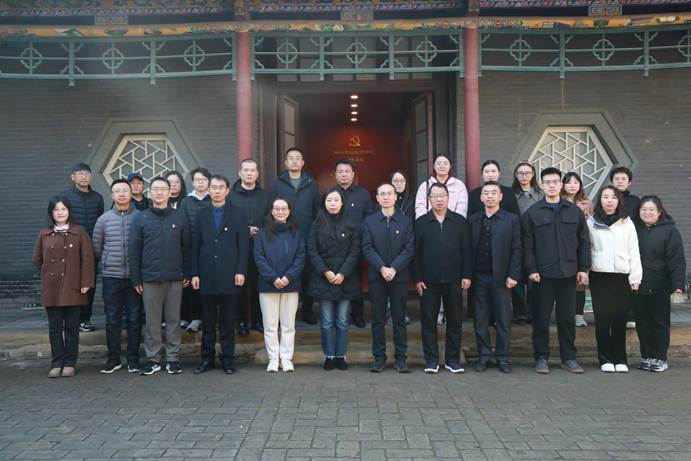 参观铭贤学校旧址